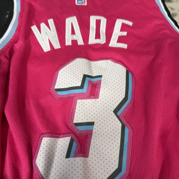 Nike NBA Miami Heat Dwayne Wade #3 Basketball Jersey - Picture 8 of 8